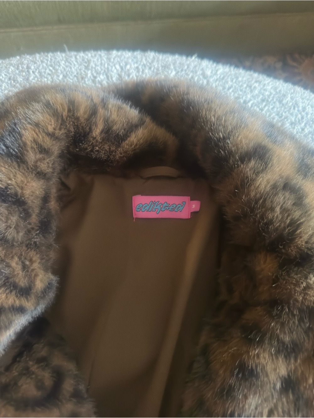 EDIKTED Lady Leopard Faux Fur Jacket - Picture 7 of 8